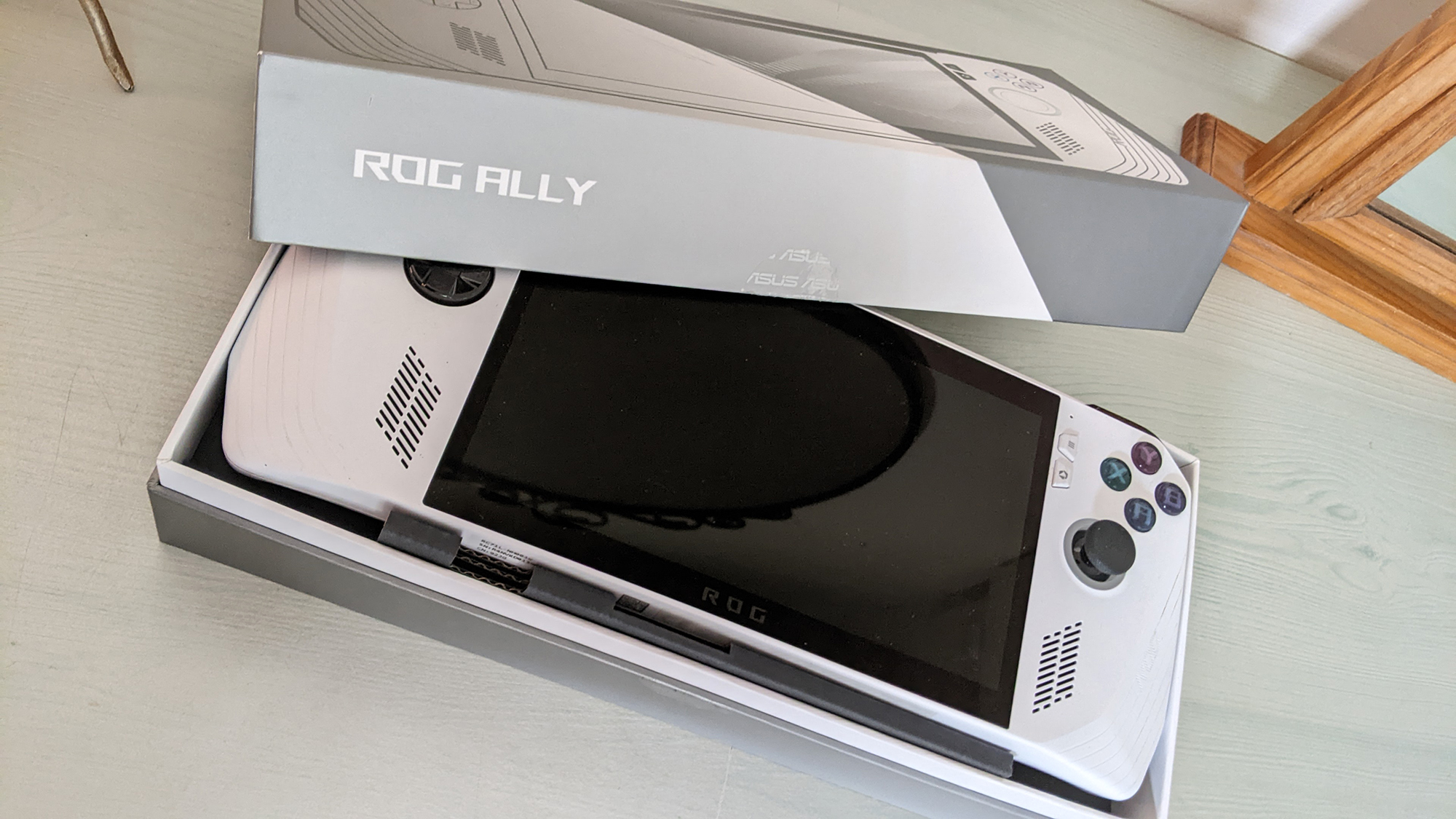 Test ROG Ally (Z1 Extreme) : la console portable qui se prend pour
